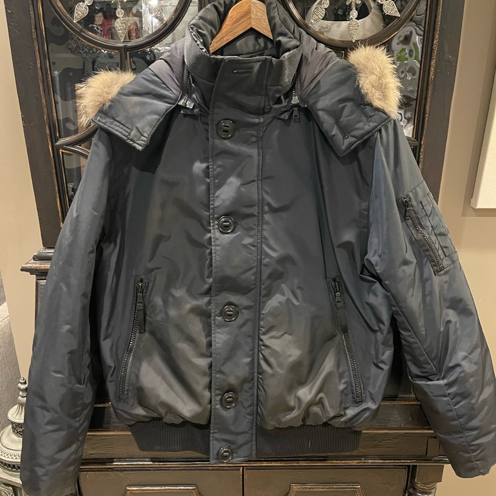 Mens Andrew Marc winter jacket with faux fur hood.